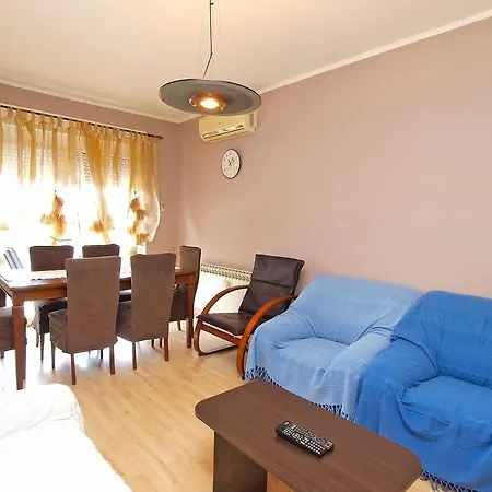 Alen 1413 Appartement Pula