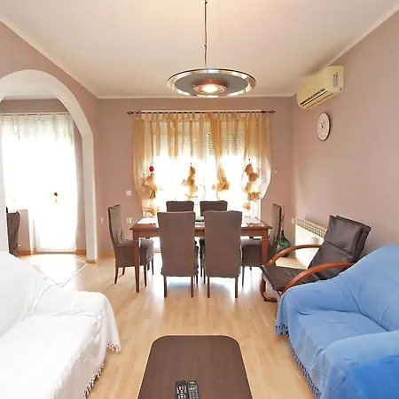 Alen 1413 Appartement Pula